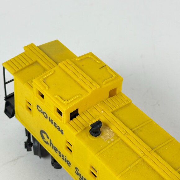 Chessie System C&O 16536 Lionel Caboose O Gauge Vintage Yellow Train Car - Picture 2 of 10